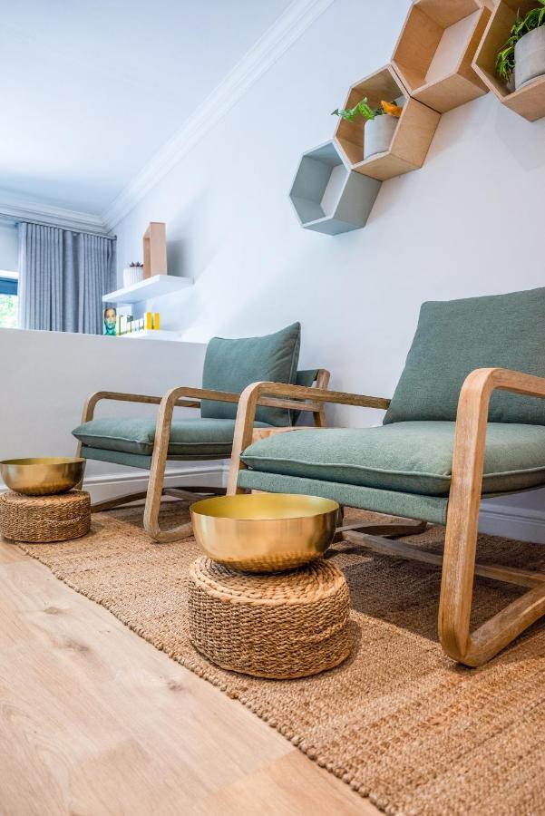 Hout & About Guest House Hout Bay Exteriör bild