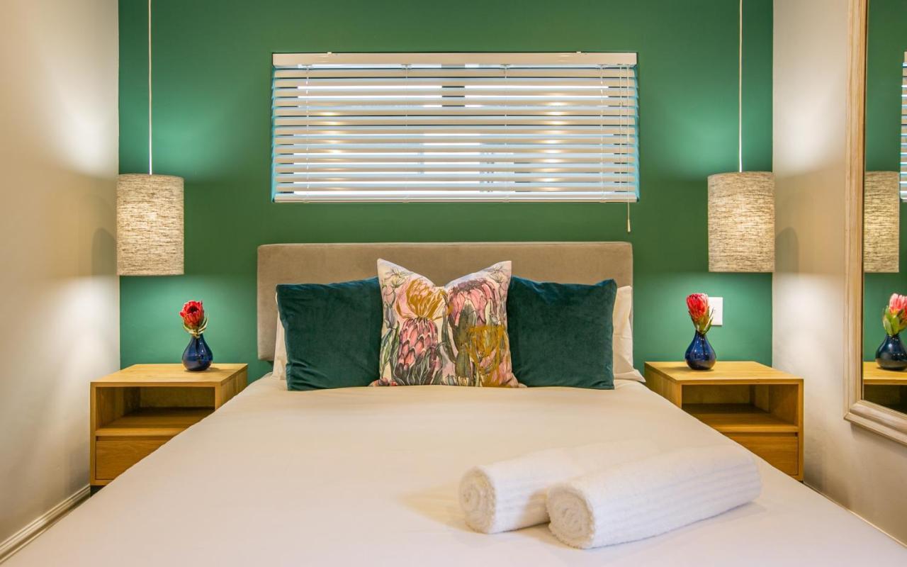 Hout & About Guest House Hout Bay Exteriör bild