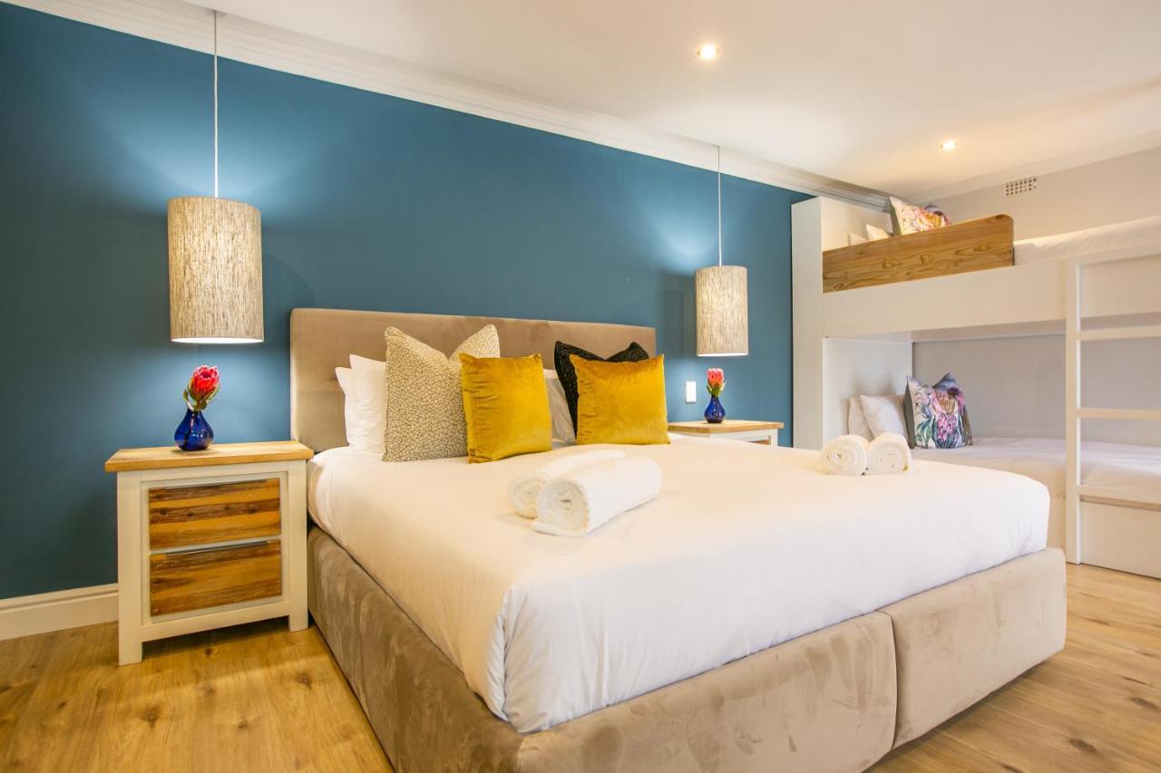 Hout & About Guest House Hout Bay Exteriör bild