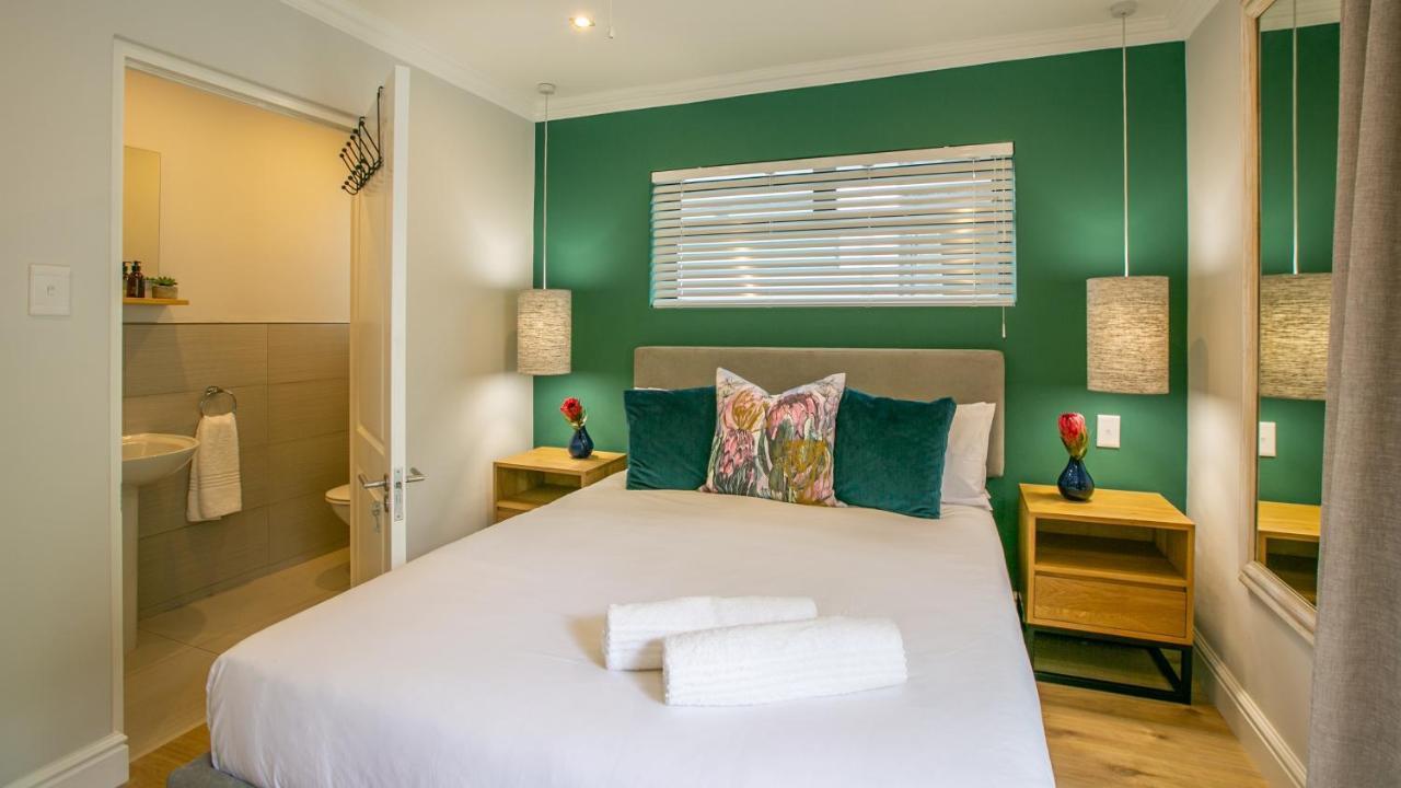 Hout & About Guest House Hout Bay Exteriör bild