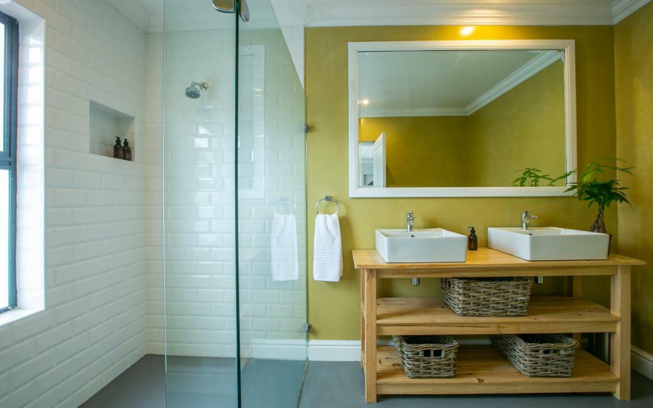 Hout & About Guest House Hout Bay Exteriör bild