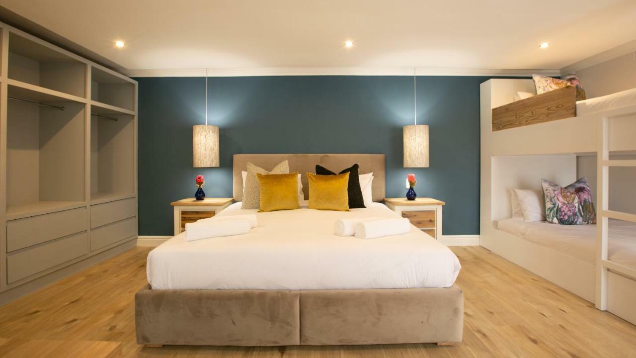 Hout & About Guest House Hout Bay Exteriör bild