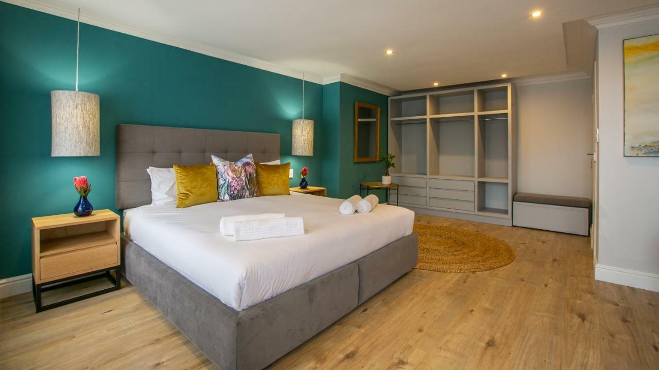 Hout & About Guest House Hout Bay Exteriör bild