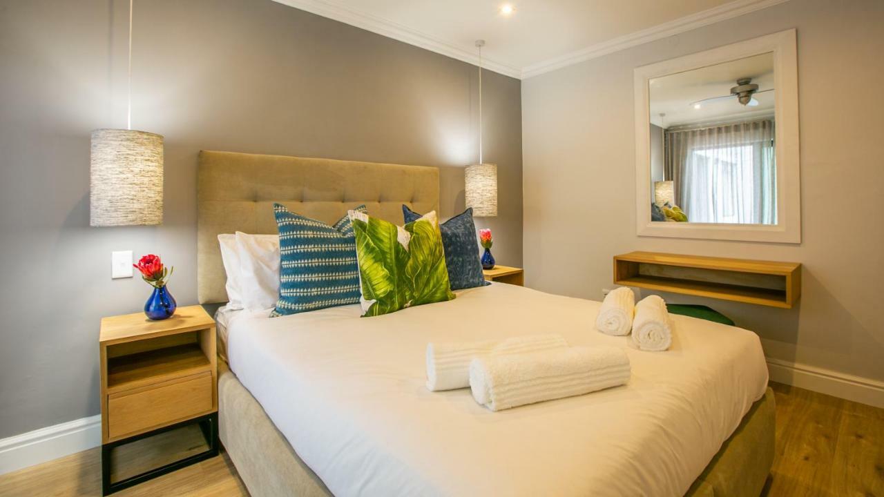 Hout & About Guest House Hout Bay Exteriör bild